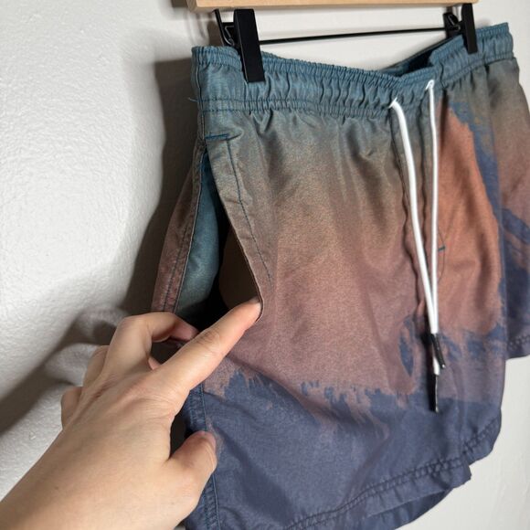 American Eagle Mens Swim Trunks Large Blue Pink Gradient Mountains Beach Resort - Picture 6 of 11